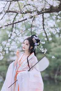 女儿在水里窒息挣扎时，游泳冠军的老公在和白月光选泳裤全文免费